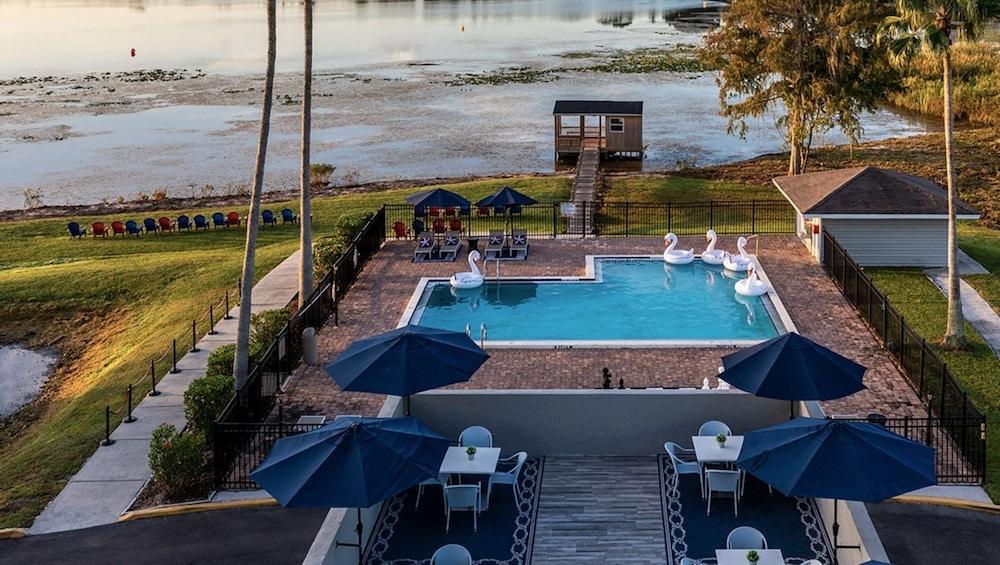 Palazzo Lakeside Hotel